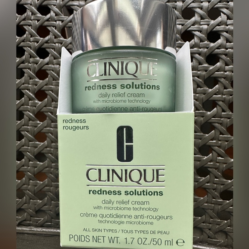 Clinique Redness Solutions Daily Relief Cream